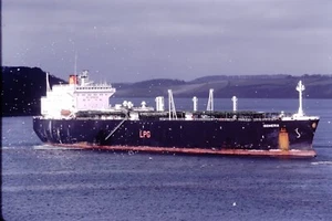 1980s LPG Isomeria Shipping Ship Boat 35mm Original Slide Ref 1107 - Picture 1 of 1