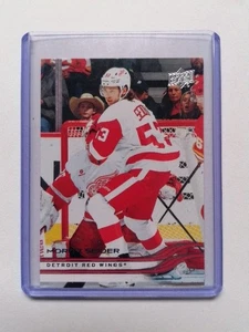 Trading Card NHL Saison 2025/26 UD Series 1 MORITZ SEIDER DETROIT RED WINGS  - Bild 1 von 2