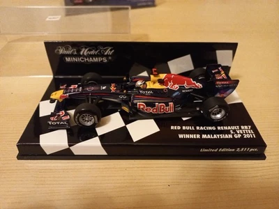 Minichamps Red Bull RB7 Winner Malaysian GP 2011 - Sebastian Vettel 1/43 Scale - Photo 1/4