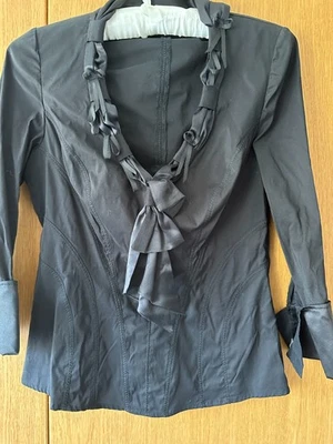 Karen Millen Top Negro Reino Unido 12 UE 40 EE. UU. 8 Gemelos Volantes de Seda Ex Con Foto 1 de 4