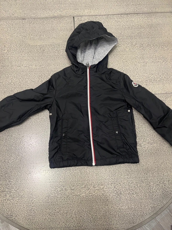 PRE-OWNED MONCLER SHORTBLACK HOODED RAINCOAT URVILLE FOR BOYS 4 YEAR 104CM - Image 1 of 4