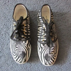 The Bradford Exchange Zebra SHOES Size 8.5 Wearable Work Of Art Sneakers Canvas - Picture 1 of 3