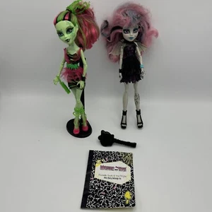 Monster High Doll - Zombie Shake Rochelle Goyle & Venus McFlytrap - Picture 1 of 9
