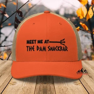 Meet Me at the Dam Snackbar griechische Mythologie Buch Liebhaber Trucker Mütze für Männer Frauen - Bild 1 von 31