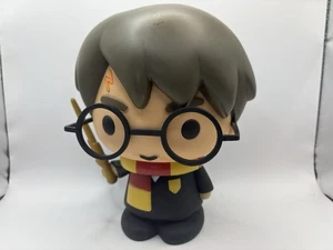 Harry Potter Hucha Monograma Vinilo PVC Figura Chibi 8" Alto - Imagen 1 de 3