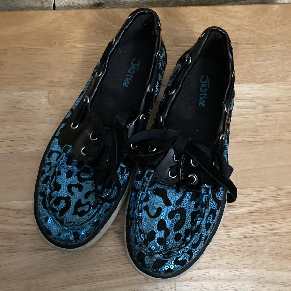 Zapatos de Barco Justice Talla 4 Azul Negro Lentejuelas Estampado Animal Zapatos Corbatas de Cinta Foto 1 de 4