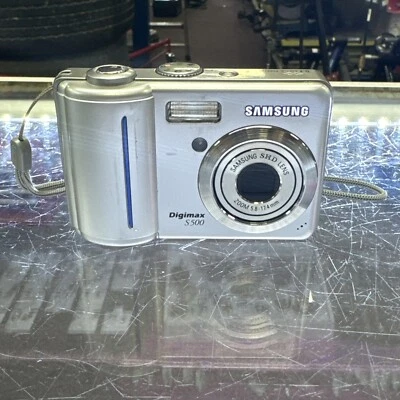Samsung Digimax S500 Camera BEEPS BUT WONT THRN ON. FREE SHIPPING - Image 1 of 4