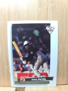 DIPAK PATEL🏆1993/94 #25 Futera NEW ZEALAND The Ashes Cricket Card🏆FREE POST - Picture 1 of 2