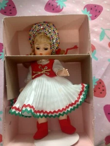 VINTAGE MADAME ALEXANDER PUPPE - UNGARN #597 8 ZOLL MIT OVP - Bild 1 von 7