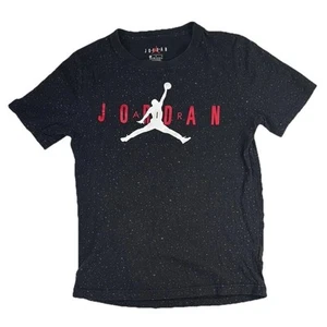 Jordan Jungen schwarz und rot Kurzarm T-Shirt mit ikonischem Logo Größe Large - Bild 1 von 4