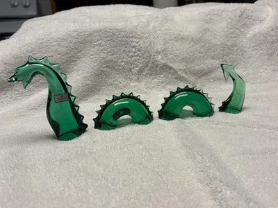 Juego de 4 esculturas Nessie de cristal verde baccarat con caja firmada y estampada Foto 1 de 4