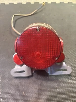 CONJUNTO SOPORTE LUZ TRASERA YAMAHA AT3 AT2 AT1 125 DT1 RT1 CT1 125 175 250 360 Foto 1 de 4