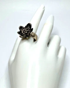 CR08. Antiguo anillo grande de plata de ley con banda de flor de loto talla 8 - Imagen 1 de 8