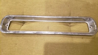 1980 - 1990 年别克 Electra Lesabre Estate 前保险杠转向信号边框装饰原始设备制造商 — 第 1/4 张图片