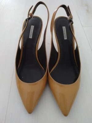Women's Vera Wang glossy brown kitten heels  sz 5  - Image 1 of 4