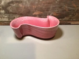 Jardinera vintage de cerámica HAEGER de los años 50 estilo "S" rosa onda/ranuras EE. UU. #3770 - Imagen 1 de 10