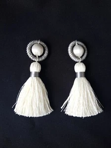WELL TRIMMINGS 2 KEY TASSELS CLEFRAGE BALL C WHITE DIY REF 179 PPBB - Picture 1 of 1