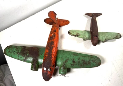 VTG ANTIQUE 1930'S WYANDOTTE PRESSED STEEL TWIN ENGINE TOY AIRPLANE 13" WINGSPAN - Image 1 of 4