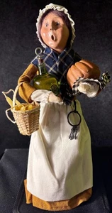 Byers Choice Williamsburg Carolers Shopping Lady - 2004 - Picture 1 of 8