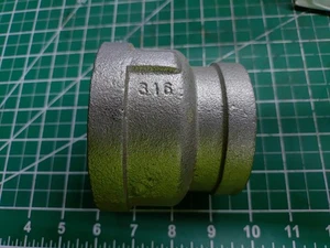 SS-462 316 Stainless Steel Pipe Reducer Female 2-1/2" NPT to Female 2" NPT - Picture 1 of 2