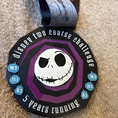 Run Disney WDW 2020 Wine And Dine 2 platos desafío medalla spinner pesadilla Foto 1 de 4