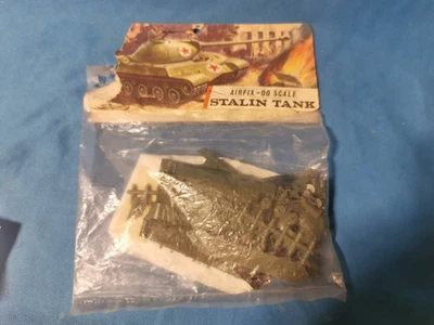 Airfix    Stalin Tank Airfix No. A7V  1:76 red stripe bagged - Immagine 1 di 4