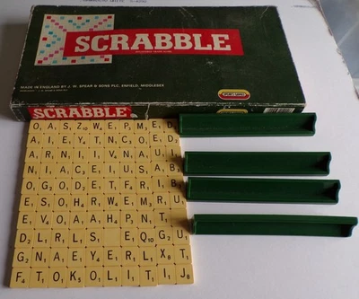 VINTAGE SCRABBLE SPEARS FULLY COMPLETE GREEN TILE HOLDERS 1980'S - Image 1 of 4