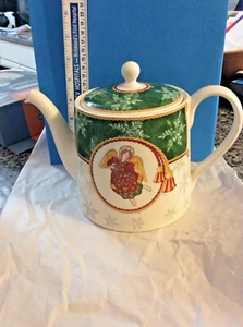 Wedgewood Teekanne-England 1998 ""Winterfest"" Muster - feines Steingut - neuwertig - Bild 1 von 8