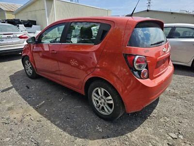 Eje de transmisión exterior delantero izquierdo usado se adapta a: Chevrolet Sonic 2012 eje delantero MT. Foto 1 de 4