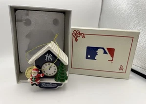 VINTAGE DANBURY MINT NEW YORK YANKEE'S CHRISTMAS ORNAMENT TEAM CLOCK 2014 - Picture 1 of 4