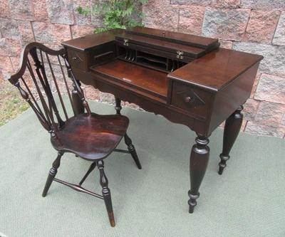 Escritorio antiguo Grand Rapids caoba espineta secretaria con silla Sikes Foto 1 de 4