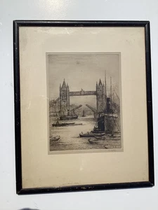 Grabado antiguo firmado "Tower Bridge" Londres - Imagen 1 de 8