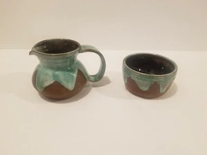 Rare Vintage Pinecraft Canada Pottery Mini Creamer & Sugar Bowl (Mini Jug / Cup) - Foto 1 di 4