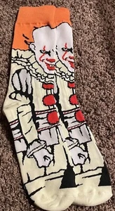 💀 Halloween Pennywise Socken passend für Größe 6-12 Crew Socken Horrorfilm It Unisex - Bild 1 von 1