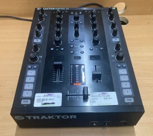 Native Instruments Traktor Kontrol Z2 DJ Mixer with Hard Case - Picture 1 of 10