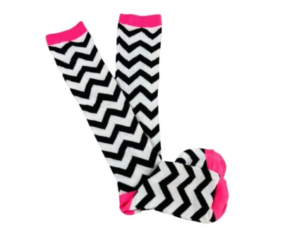 Calcetines hasta la rodilla para mujer talla 9-11 blancos + negros rayas Chevron y ribete rosa intenso  Foto 1 de 4