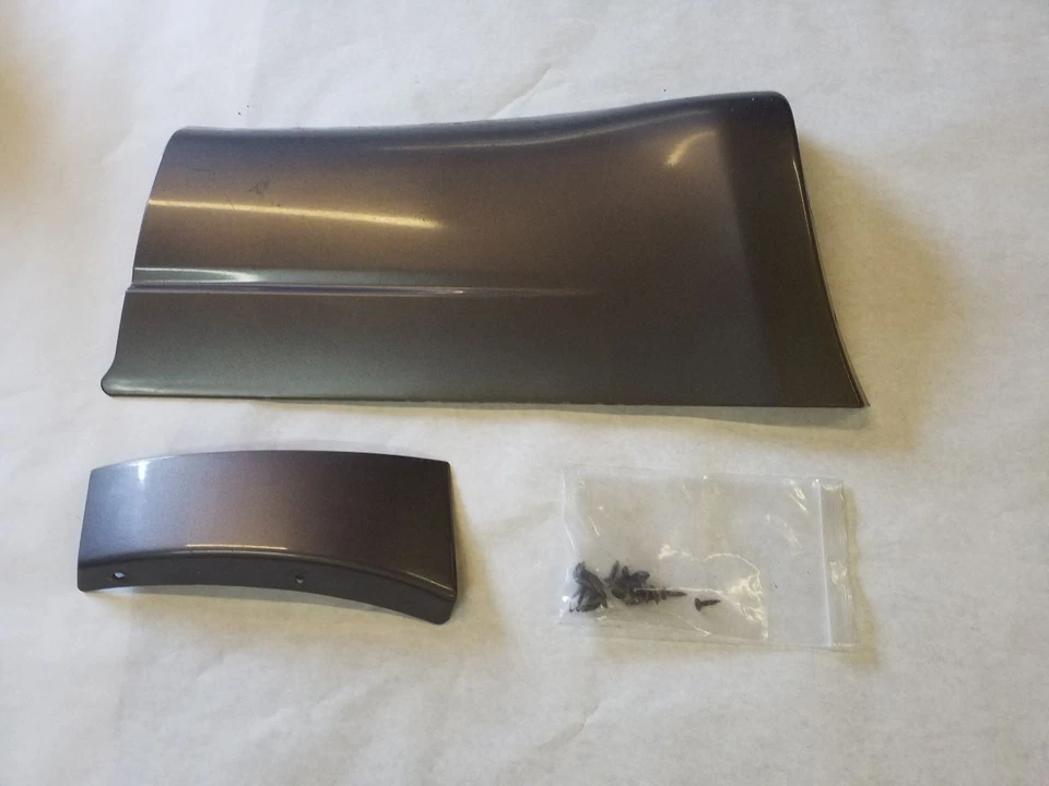 灰色左四分之一面板装饰车身成型 | 适合 2000 - 2005 年福特 Excursion — 第 1/4 张图片