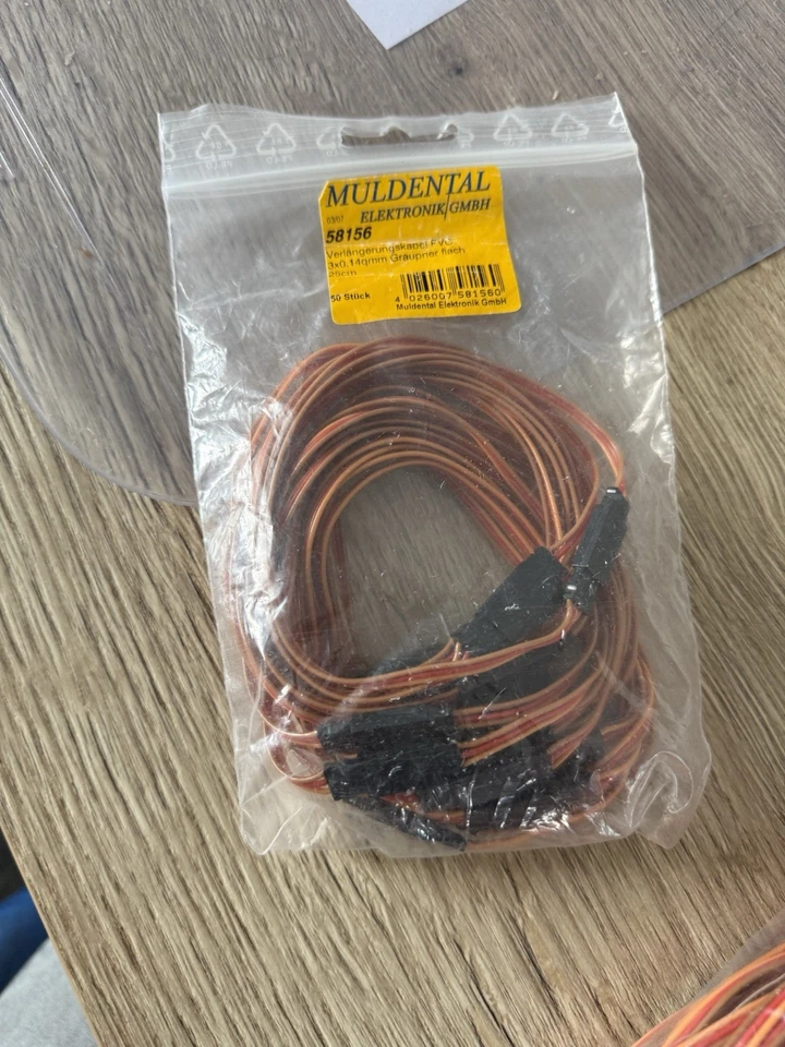 10 Stück  Servo-Verlängerungskabel Graupner /JR Stecker 3x0,14 qmm, Länge 25cm - Bild 1 von 1