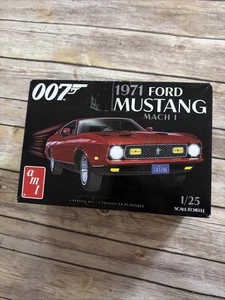 AMT 1971 Ford Mustang Mach James Bond 007 Maßstab 1:25 Modellbausatz NEU - Bild 1 von 14
