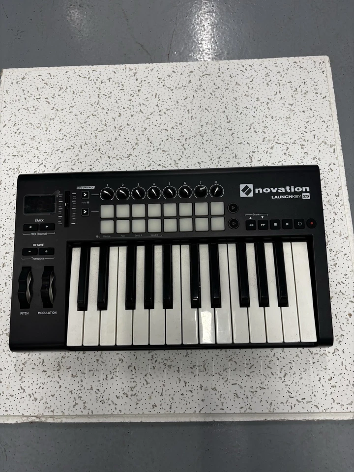 Novation Launchkey 25 Mk2 Midi Keyboard Controller - Image 1 of 1