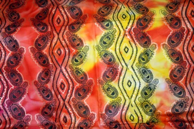 MASCARILLAS AFRICANAS ESTAMPADAS BATIK EN ROJO, AMARILLO Y NEGRO - TELA DE ALGODÓN Foto 1 de 4