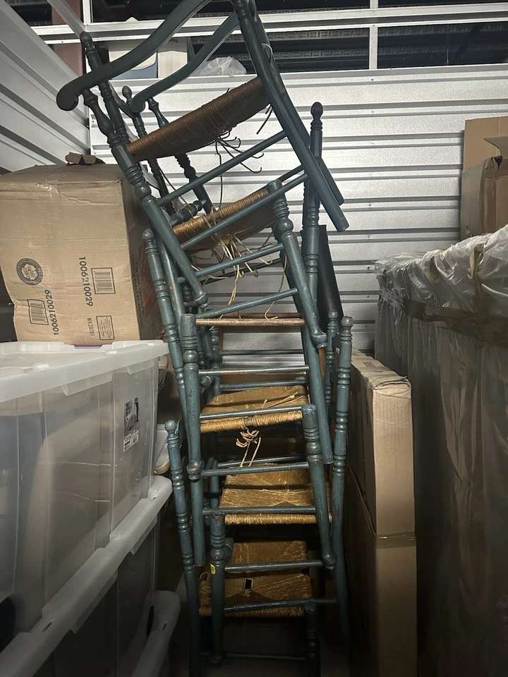 Sillas de caña antiguas. Necesitan ser caña pero la madera está en buen estado Foto 1 de 1