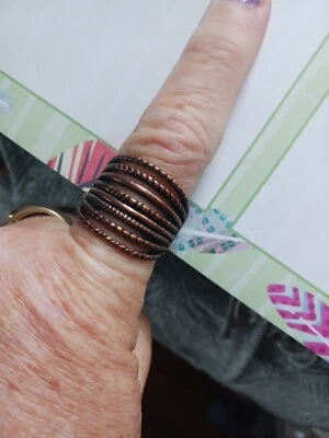 Anillo de banda elástica estilo cúpula de latón talla única Foto 1 de 3