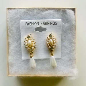 White & Gold Dangle Clip-On Earrings NWT - Picture 1 of 3