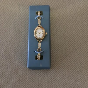 2004 Avon Montre Bracelet Ladies Quartz Watch Gold Tone CZ New In Box - Picture 1 of 5