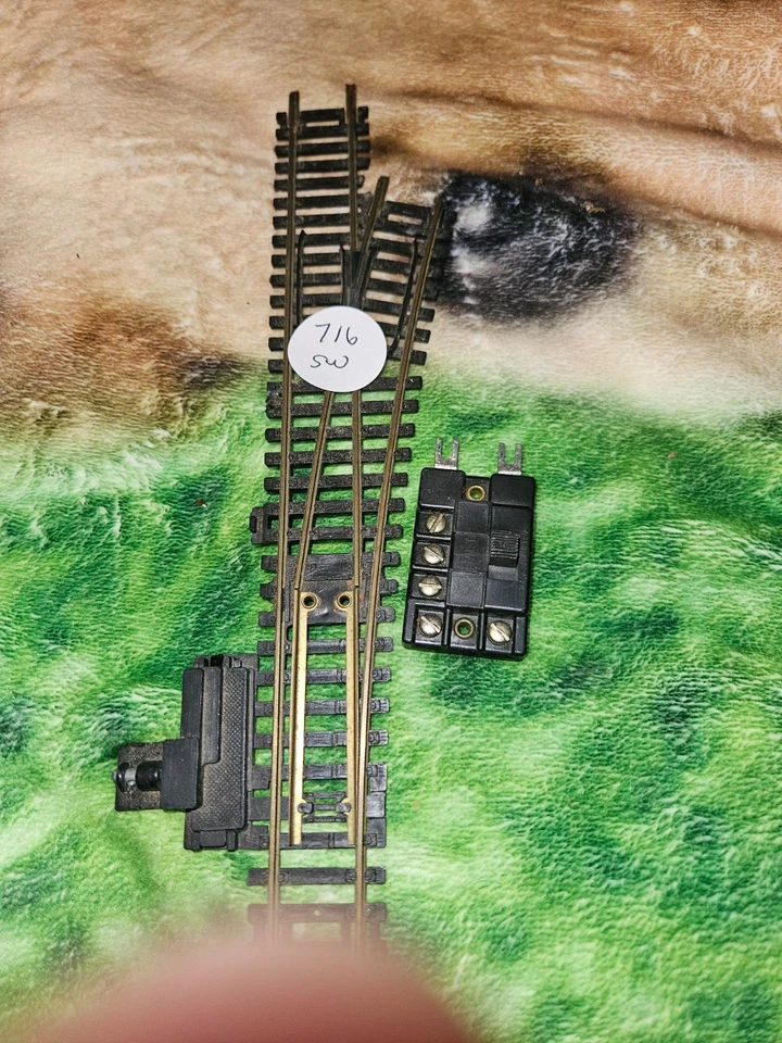 HO SCALE REMOTE RIGHT SWITCH WITH CONTROLLER, SEE PHOTO, 716sw - Image 1 of 1