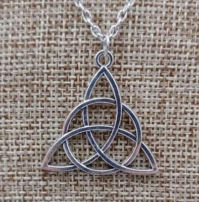 Collar Colgante Triquetra Chapado en Plata Nudo Celta Trinidad Irlandesa 20" 3.5mm Foto 1 de 4