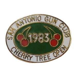 Vintage San Antonio Gun Club 1983 Kirschbaum offene Emaille Anstecknadel - Bild 1 von 3