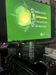 ⭐✅ Original Xbox Console Bundle w/ 2 Controllers + Remote + X1 Game, Tested ⭐✅ - Picture 1 of 6