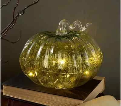 Calabaza Barbara King de vidrio verde oliva con helecho brillante iluminado Foto 1 de 4